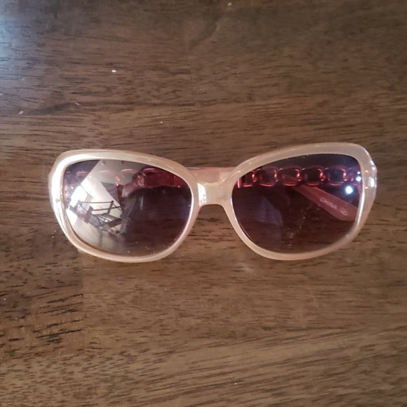 Sunglasses deal. Free pair with bundle over 75$!! - Picture 6 of 13